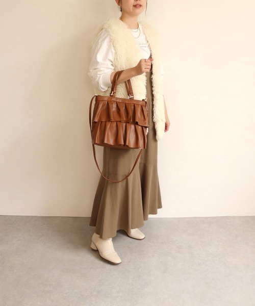 MIAN （ミアン）の「フリル2wayトートバッグ（トートバッグ・レディース・セージグリーン/グレイッシュベージュ/ブラウン/ブラック・FREE）」の12枚目の写真