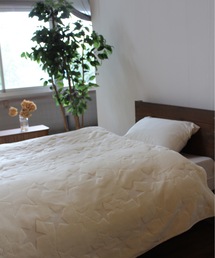 nofl（ノフル）の「SOAS:スター柄キルトマルチカバー 190×240cm（ラグ/マット）」