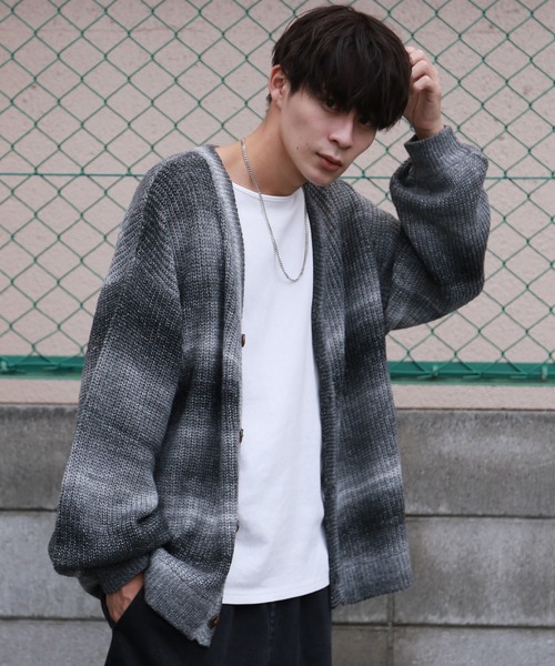 SPINNS（スピンズ）の「【ゆったりシルエット】グラデーション カラーカーディガン（カーディガン/ボレロ・メンズ・グリーン/ブラック/レインボー・ONESIZE）」の5枚目の写真