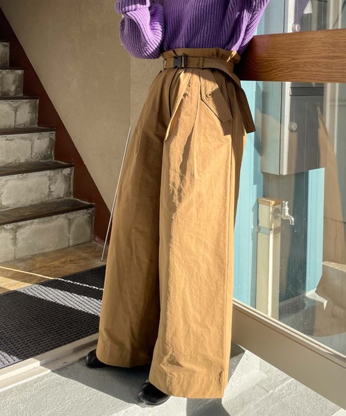 archives(アルシーヴ)の「【Limited item】WIDE FLARE TACK PANTS(その他パンツ・レディース・アイボリー/オリーブ・MEDIUM)」の1枚目の写真