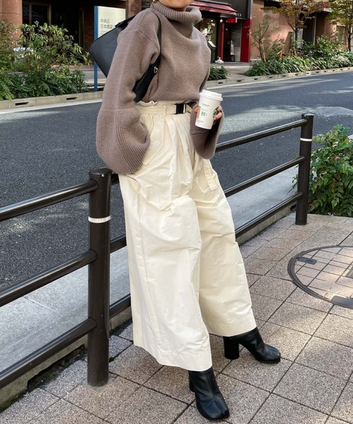 archives(アルシーヴ)の「【Limited item】WIDE FLARE TACK PANTS(その他パンツ・レディース・アイボリー/オリーブ・MEDIUM)」の4枚目の写真