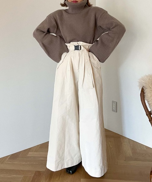 archives(アルシーヴ)の「【Limited item】WIDE FLARE TACK PANTS(その他パンツ・レディース・アイボリー/オリーブ・MEDIUM)」の9枚目の写真