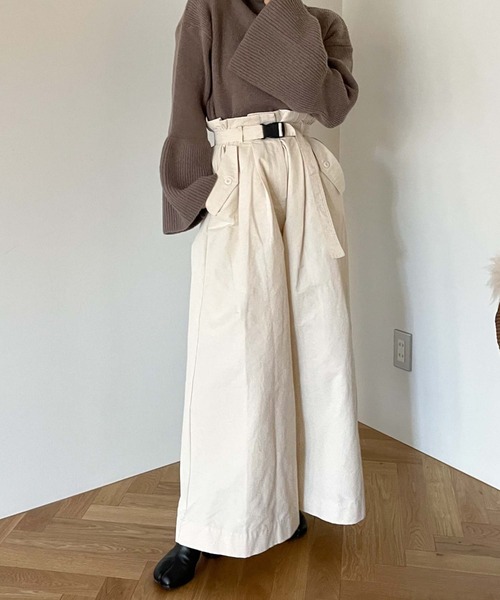 archives(アルシーヴ)の「【Limited item】WIDE FLARE TACK PANTS(その他パンツ・レディース・アイボリー/オリーブ・MEDIUM)」の12枚目の写真