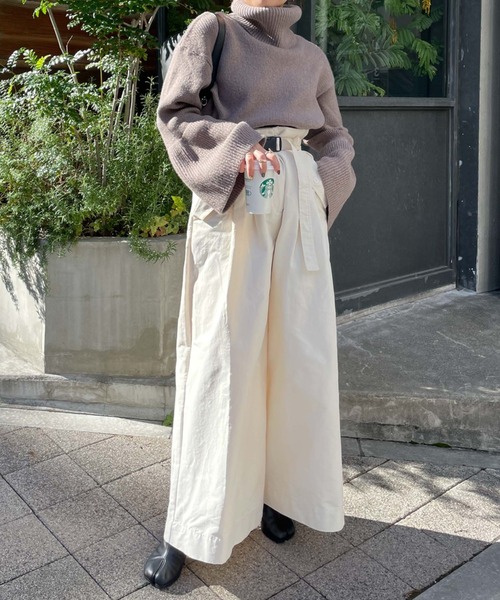 archives(アルシーヴ)の「【Limited item】WIDE FLARE TACK PANTS(その他パンツ・レディース・アイボリー/オリーブ・MEDIUM)」の7枚目の写真