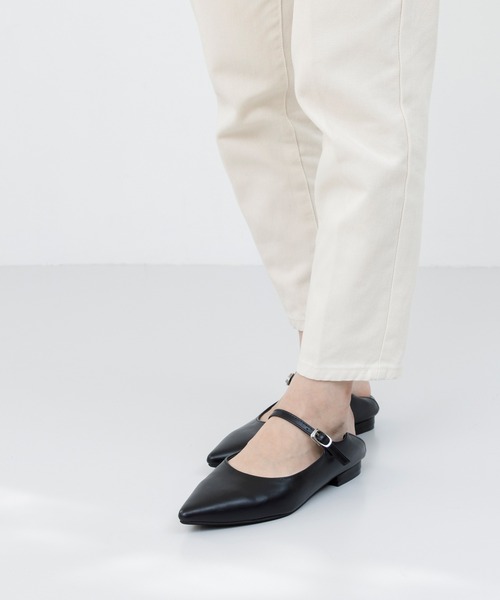 menue（メヌエ）の「ポインテッドトゥストラップパンプス（パンプス・レディース・アイボリー/グレイッシュベージュ/ブラック/イエロー・22.0cm/22.5cm/23.0cm/23.5cm/24.0cm/24.5cm/25.0cm/25.5cm/26.0cm）」の13枚目の写真