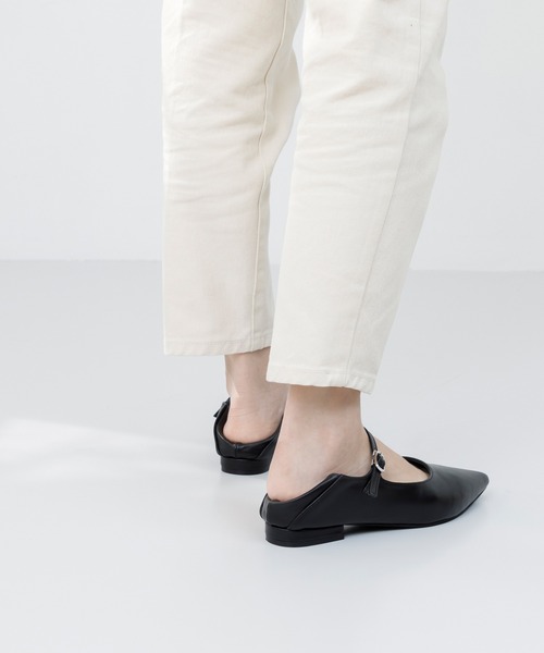 menue（メヌエ）の「ポインテッドトゥストラップパンプス（パンプス・レディース・アイボリー/グレイッシュベージュ/ブラック/イエロー・22.0cm/22.5cm/23.0cm/23.5cm/24.0cm/24.5cm/25.0cm/25.5cm/26.0cm）」の14枚目の写真