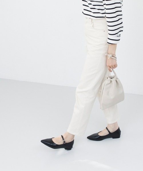 menue（メヌエ）の「ポインテッドトゥストラップパンプス（パンプス・レディース・アイボリー/グレイッシュベージュ/ブラック/イエロー・22.0cm/22.5cm/23.0cm/23.5cm/24.0cm/24.5cm/25.0cm/25.5cm/26.0cm）」の17枚目の写真