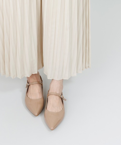 menue（メヌエ）の「ポインテッドトゥストラップパンプス（パンプス・レディース・アイボリー/グレイッシュベージュ/ブラック/イエロー・22.0cm/22.5cm/23.0cm/23.5cm/24.0cm/24.5cm/25.0cm/25.5cm/26.0cm）」の22枚目の写真