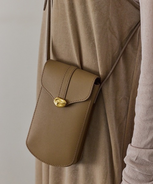 russet(ラシット)の「《gem_by russet》レザーフラップスマホショルダー〈WEB限定〉(ショルダーバッグ・レディース・ベージュ/ブラック/モカ・FREE)」の9枚目の写真