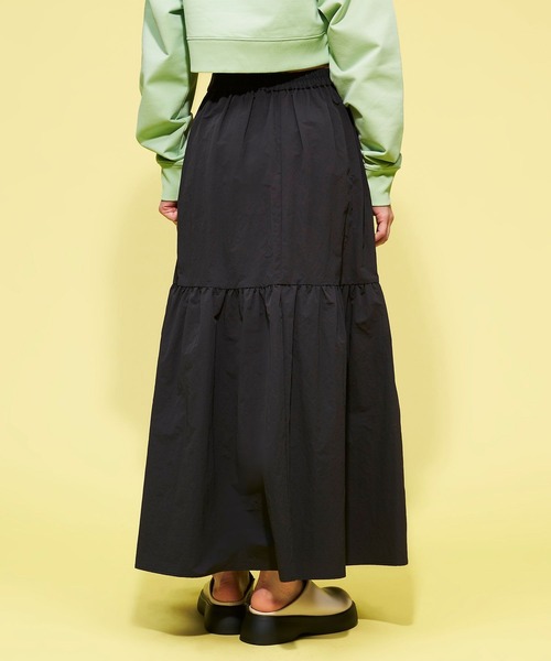 FOREVER 21(フォーエバー トゥエンティーワン)の「【STREET】ナイロンロングスカート(スカート・レディース・ブラック/ホワイト・FREE)」の10枚目の写真