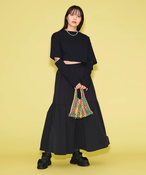 FOREVER 21(フォーエバー トゥエンティーワン)の「【STREET】ナイロンロングスカート(スカート・レディース・ブラック/ホワイト・FREE)」の4枚目の写真