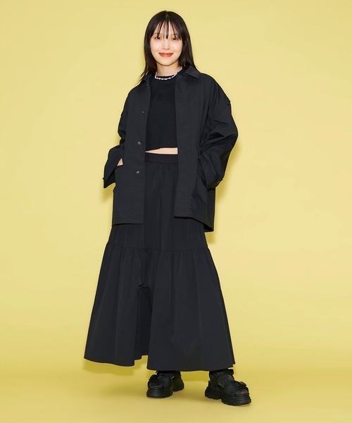 FOREVER 21(フォーエバー トゥエンティーワン)の「【STREET】ナイロンロングスカート(スカート・レディース・ブラック/ホワイト・FREE)」の5枚目の写真