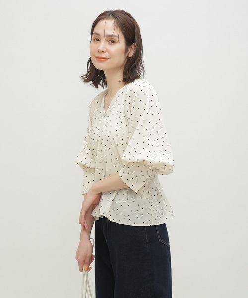 LB.03/ドットVネックウエストシェイプブラウス