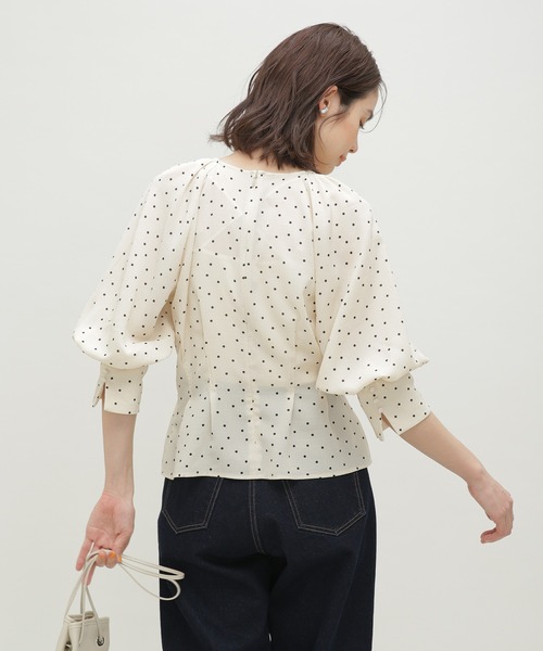 LB.03/ドットVネックウエストシェイプブラウス