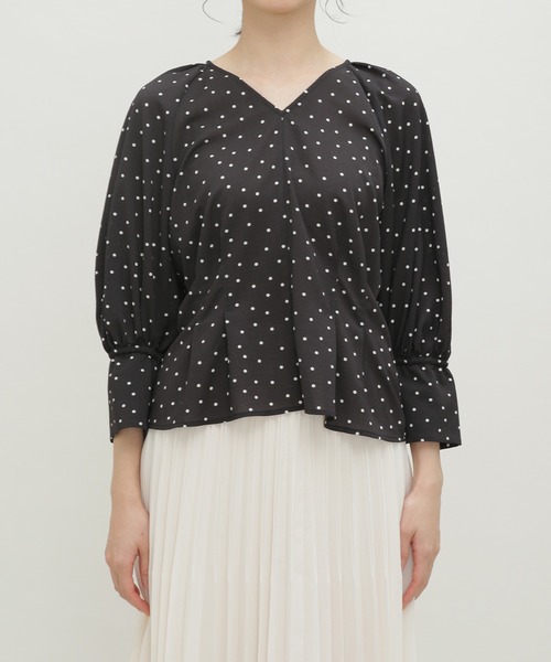 LB.03/ドットVネックウエストシェイプブラウス