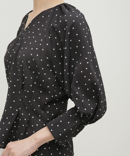 LB.03/ドットVネックウエストシェイプブラウス