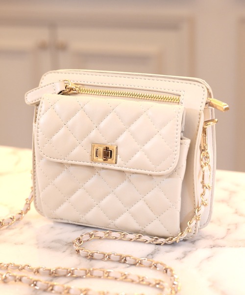 Julia Boutique(ジュリアブティック)の「チェーンショルダーキルティングバッグ/23144(ショルダーバッグ・レディース・アイボリー/ブラック・ONE)」の1枚目の写真