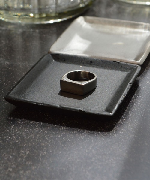 BROTHERHOOD（ブラザーフッド）の「【BROTHERHOOD】デザインリングv1「サージカルステンレス」（リング・メンズ・A/B/C/D/E/F・MEDIUM/LARGE）」の7枚目の写真