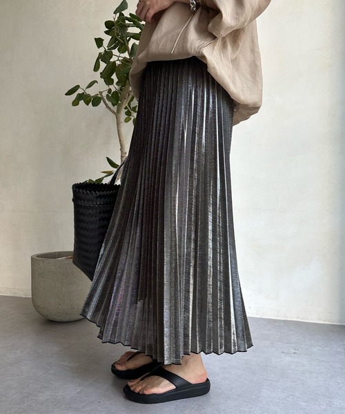 DouDou(ドゥドゥ)の「【WEB限定】ラメプリーツスカート2(スカート・レディース・ブルー/シルバー系その他/ゴールド系その他・FREE)」の11枚目の写真