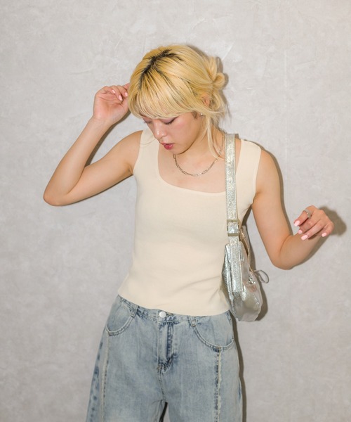 SpRay(スプレイ)の「スクエアネックニットタンクトップ(タンクトップ・レディース・ブラック/イエロー/アイボリー/ホワイト/ブルー系その他/ライトグリーン・FREE)」の3枚目の写真