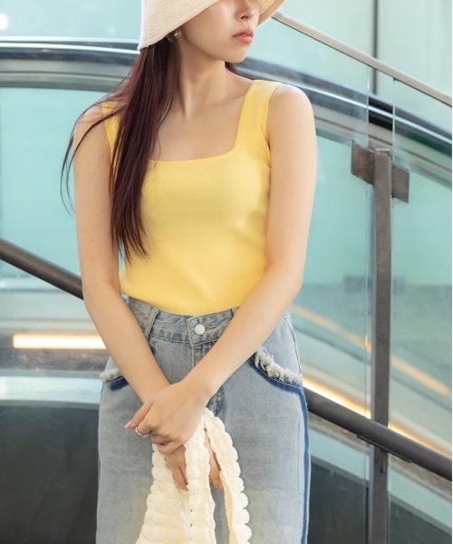 SpRay(スプレイ)の「スクエアネックニットタンクトップ(タンクトップ・レディース・ブラック/イエロー/アイボリー/ホワイト/ブルー系その他/ライトグリーン・FREE)」の8枚目の写真