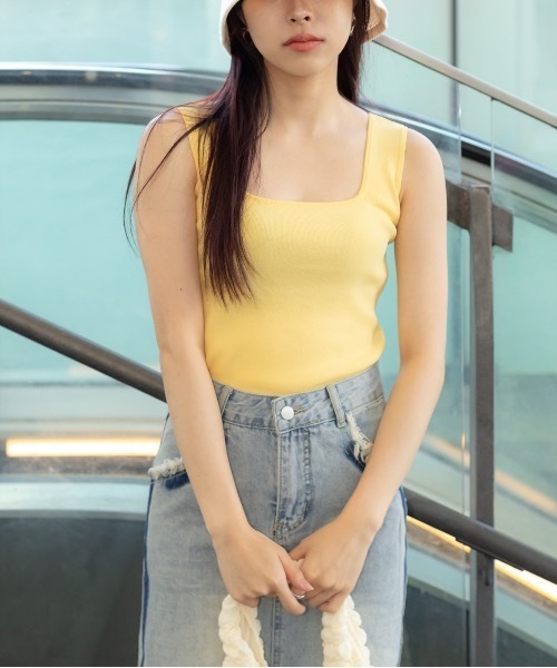 SpRay(スプレイ)の「スクエアネックニットタンクトップ(タンクトップ・レディース・ブラック/イエロー/アイボリー/ホワイト/ブルー系その他/ライトグリーン・FREE)」の9枚目の写真