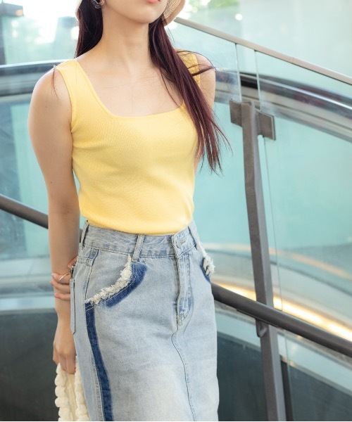 SpRay(スプレイ)の「スクエアネックニットタンクトップ(タンクトップ・レディース・ブラック/イエロー/アイボリー/ホワイト/ブルー系その他/ライトグリーン・FREE)」の11枚目の写真