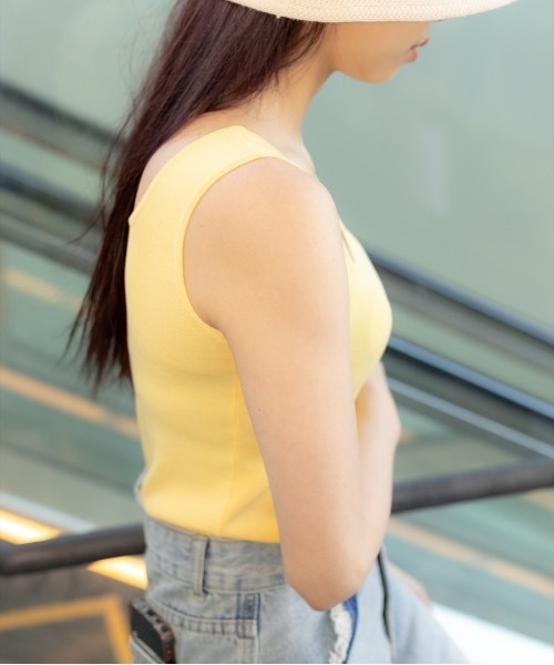 SpRay(スプレイ)の「スクエアネックニットタンクトップ(タンクトップ・レディース・ブラック/イエロー/アイボリー/ホワイト/ブルー系その他/ライトグリーン・FREE)」の12枚目の写真