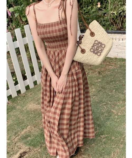 LADY LIKE（レディライク）の「チェック柄シャーリングキャミワンピース（ワンピース・レディース・レッド/ベージュ/ネイビー・M）」の9枚目の写真