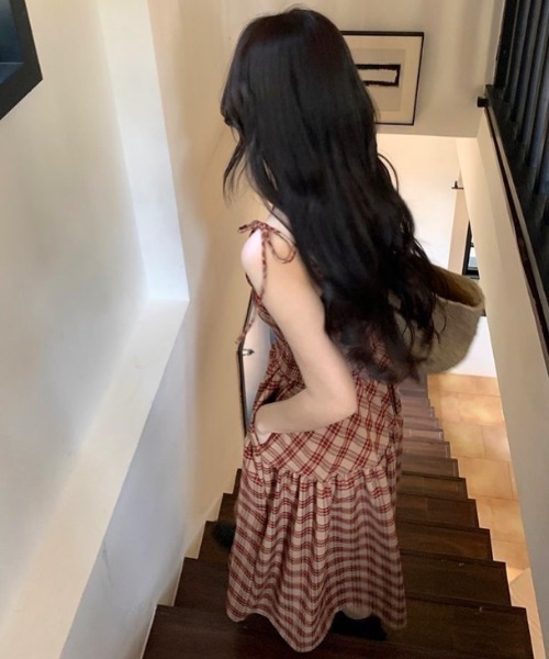 LADY LIKE（レディライク）の「チェック柄シャーリングキャミワンピース（ワンピース・レディース・レッド/ベージュ/ネイビー・M）」の12枚目の写真