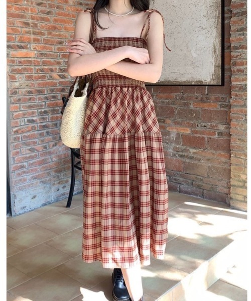 LADY LIKE（レディライク）の「チェック柄シャーリングキャミワンピース（ワンピース・レディース・レッド/ベージュ/ネイビー・M）」の15枚目の写真