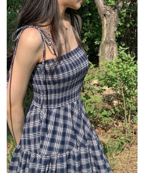 LADY LIKE（レディライク）の「チェック柄シャーリングキャミワンピース（ワンピース・レディース・レッド/ベージュ/ネイビー・M）」の16枚目の写真