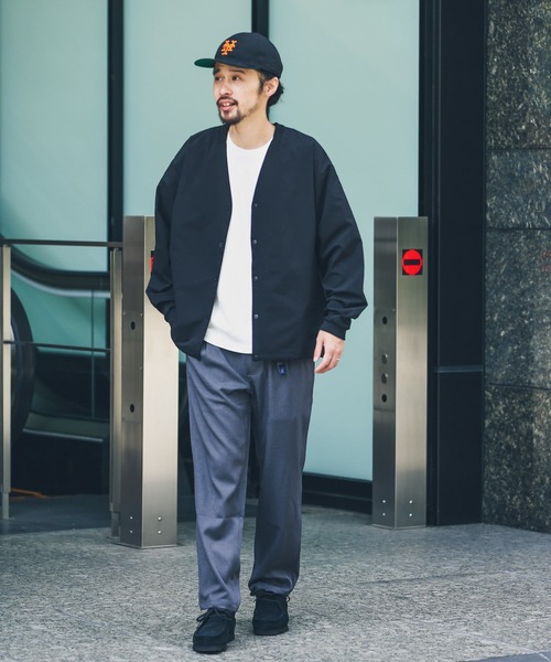 URBAN RESEARCH Sonny Label（アーバンリサーチサニーレーベル）の「『撥水加工』Vネックカーディガン（カーディガン/ボレロ・メンズ・ブラック/カーキ・MEDIUM/LARGE）」の21枚目の写真