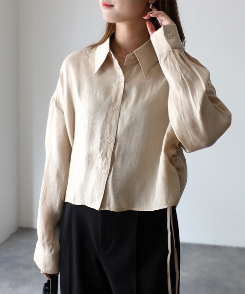 Riberry（リベリー）の「サイドドロストサテンショートシャツ（シャツ/ブラウス・レディース・ベージュ/ブラック/アイボリー・MEDIUM）」の4枚目の写真