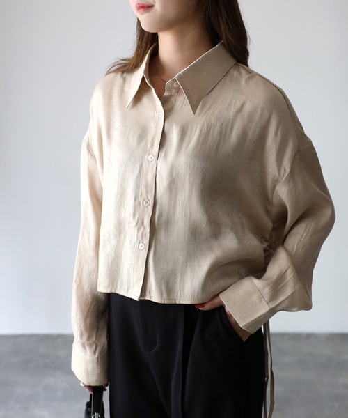 Riberry（リベリー）の「サイドドロストサテンショートシャツ（シャツ/ブラウス・レディース・ベージュ/ブラック/アイボリー・MEDIUM）」の5枚目の写真