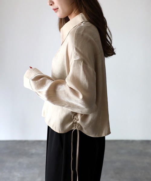 Riberry（リベリー）の「サイドドロストサテンショートシャツ（シャツ/ブラウス・レディース・ベージュ/ブラック/アイボリー・MEDIUM）」の6枚目の写真
