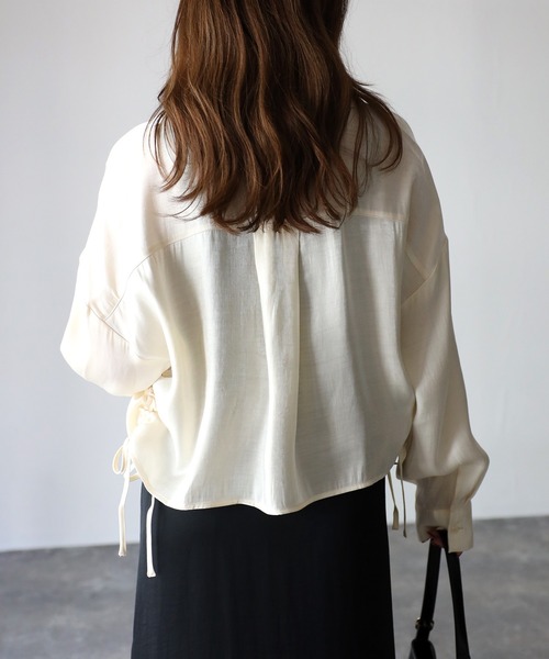 Riberry（リベリー）の「サイドドロストサテンショートシャツ（シャツ/ブラウス・レディース・ベージュ/ブラック/アイボリー・MEDIUM）」の12枚目の写真