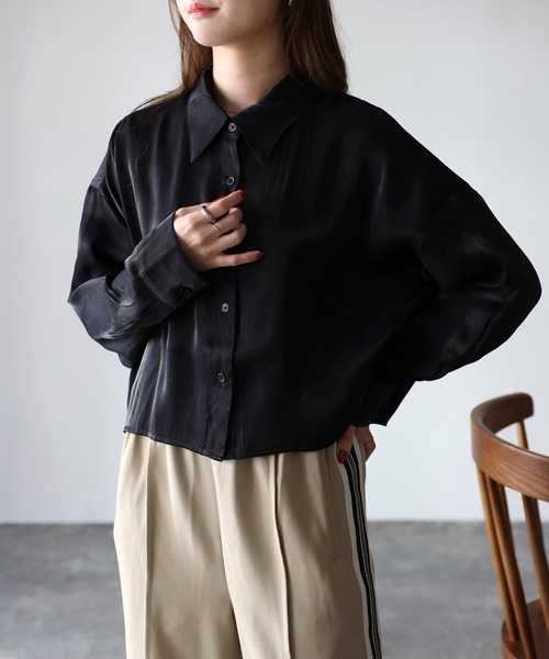 Riberry（リベリー）の「サイドドロストサテンショートシャツ（シャツ/ブラウス・レディース・ベージュ/ブラック/アイボリー・MEDIUM）」の13枚目の写真