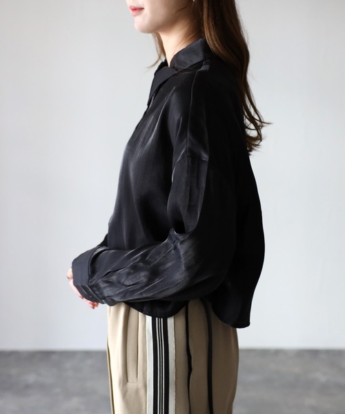 Riberry（リベリー）の「サイドドロストサテンショートシャツ（シャツ/ブラウス・レディース・ベージュ/ブラック/アイボリー・MEDIUM）」の15枚目の写真