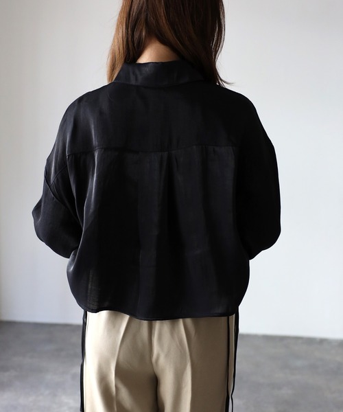 Riberry（リベリー）の「サイドドロストサテンショートシャツ（シャツ/ブラウス・レディース・ベージュ/ブラック/アイボリー・MEDIUM）」の16枚目の写真
