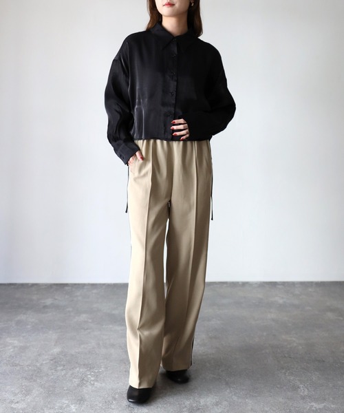 Riberry（リベリー）の「サイドドロストサテンショートシャツ（シャツ/ブラウス・レディース・ベージュ/ブラック/アイボリー・MEDIUM）」の17枚目の写真