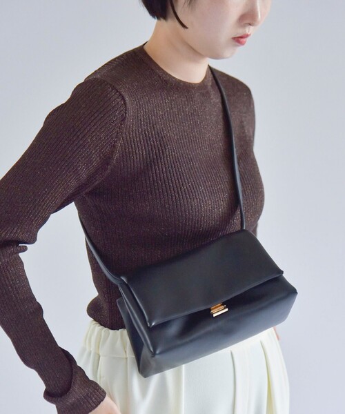quaranciel(カランシエル)の「quaranciel: パデッド ショルダー バッグ(ショルダーバッグ・レディース・ブラック/ベージュ/ブルー・ONE SIZE)」の2枚目の写真