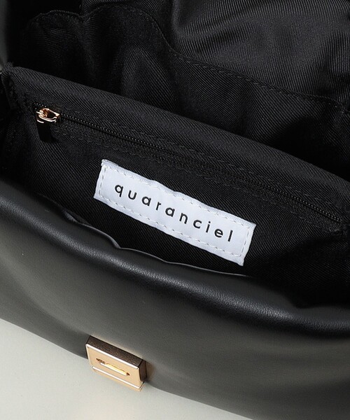 quaranciel(カランシエル)の「quaranciel: パデッド ショルダー バッグ(ショルダーバッグ・レディース・ブラック/ベージュ/ブルー・ONE SIZE)」の6枚目の写真