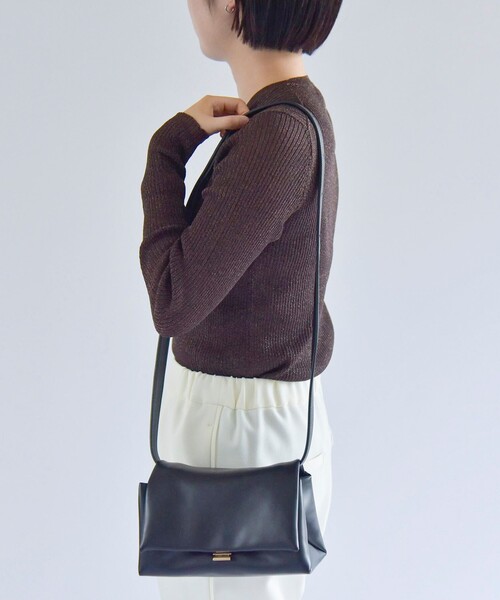 quaranciel(カランシエル)の「quaranciel: パデッド ショルダー バッグ(ショルダーバッグ・レディース・ブラック/ベージュ/ブルー・ONE SIZE)」の16枚目の写真