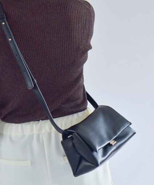 quaranciel(カランシエル)の「quaranciel: パデッド ショルダー バッグ(ショルダーバッグ・レディース・ブラック/ベージュ/ブルー・ONE SIZE)」の7枚目の写真