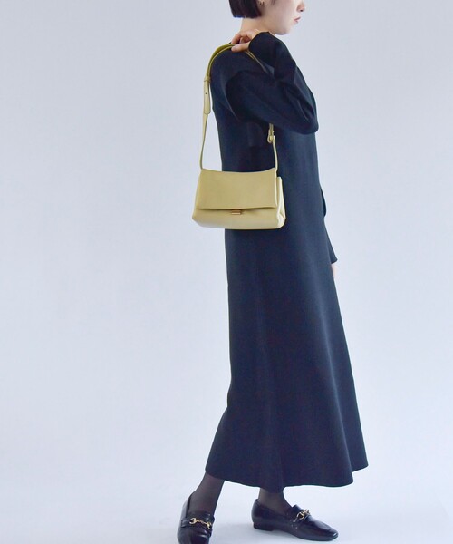 quaranciel(カランシエル)の「quaranciel: パデッド ショルダー バッグ(ショルダーバッグ・レディース・ブラック/ベージュ/ブルー・ONE SIZE)」の10枚目の写真