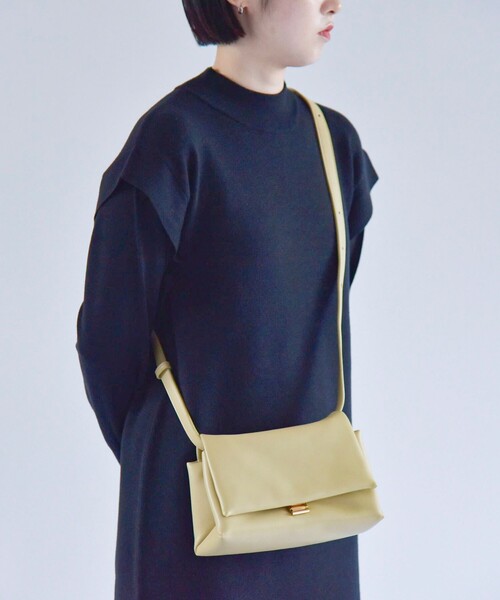 quaranciel(カランシエル)の「quaranciel: パデッド ショルダー バッグ(ショルダーバッグ・レディース・ブラック/ベージュ/ブルー・ONE SIZE)」の22枚目の写真