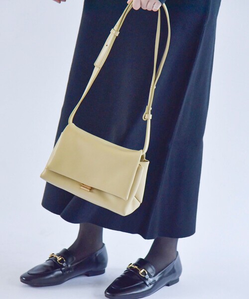 quaranciel(カランシエル)の「quaranciel: パデッド ショルダー バッグ(ショルダーバッグ・レディース・ブラック/ベージュ/ブルー・ONE SIZE)」の17枚目の写真