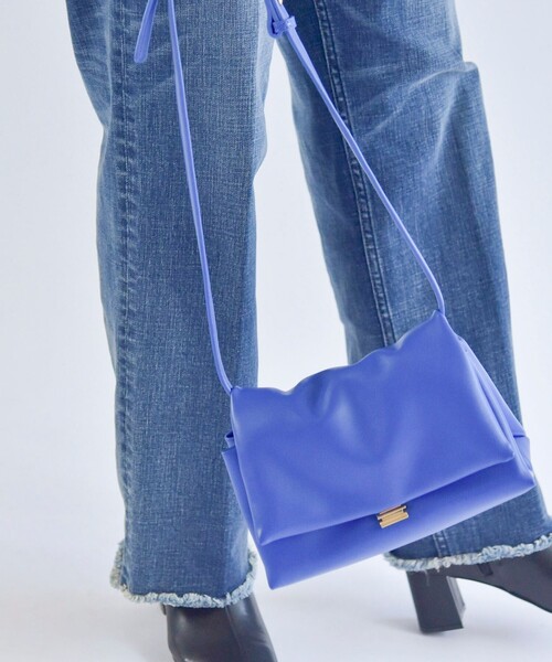 quaranciel(カランシエル)の「quaranciel: パデッド ショルダー バッグ(ショルダーバッグ・レディース・ブラック/ベージュ/ブルー・ONE SIZE)」の8枚目の写真