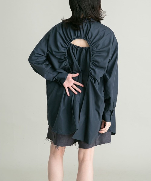 KBF（ケイビーエフ）の「BACKドロストデザインシャツ（シャツ/ブラウス・レディース・ラベンダー/オフホワイト/ネイビー・ONE）」の14枚目の写真